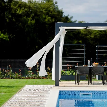 Βίλα Villa Petra *